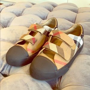 Boys Burberry dress shoes